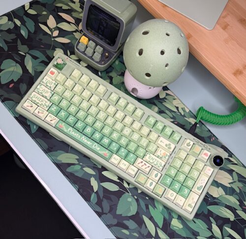 Garden Lovers Keyboard with Garden Keycaps