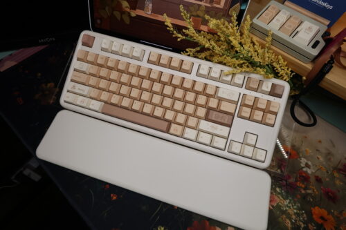 Tan Toffee Color Keycaps on Cream Colored Base - with Wrist Rest Pad - YUNZII B87 - Image 2