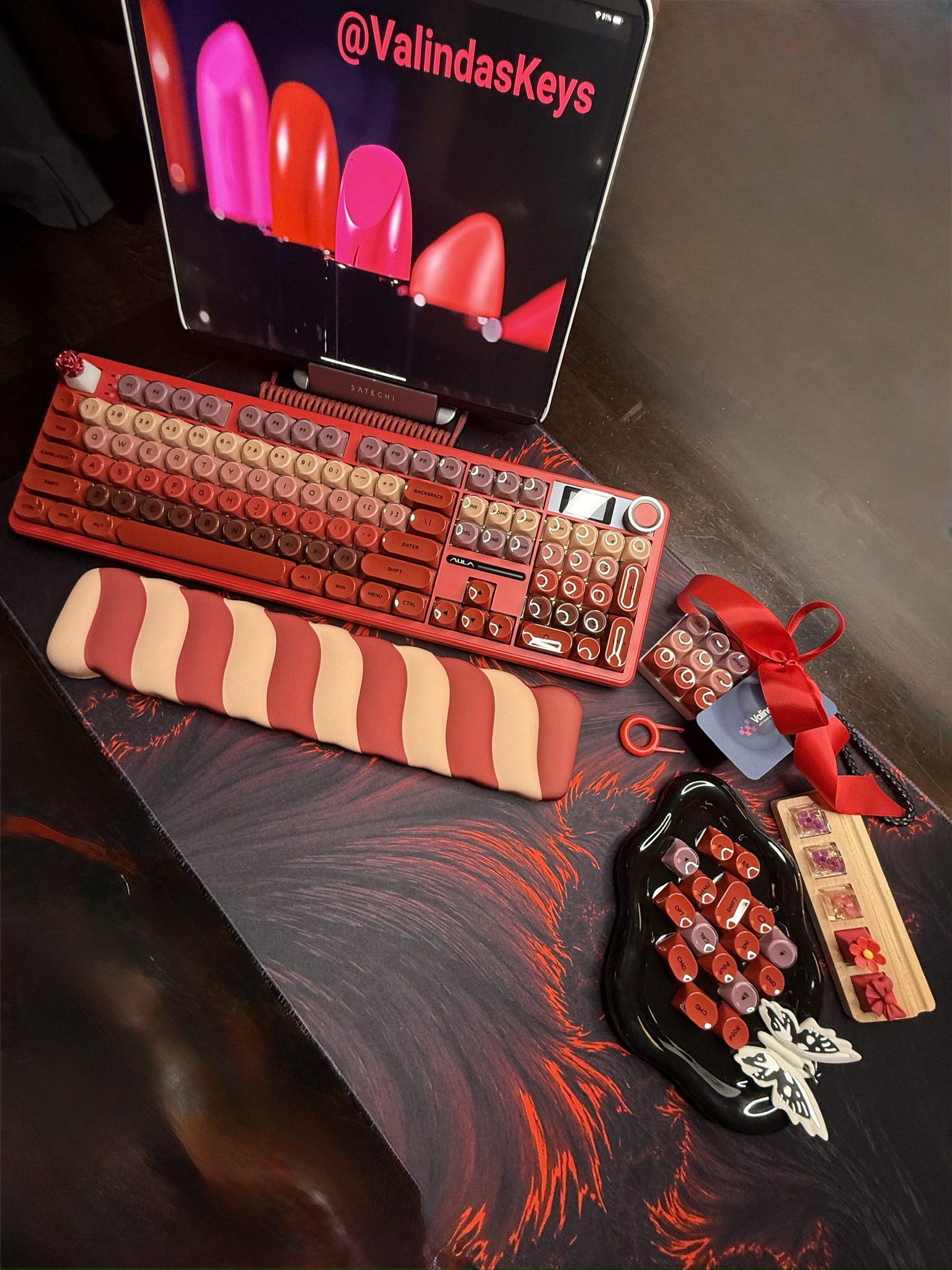Red Berry Themed Desk Set by ValindasKeys