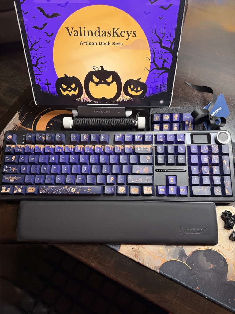 Spooky Season Halloween Desk Set by ValindasKeys
