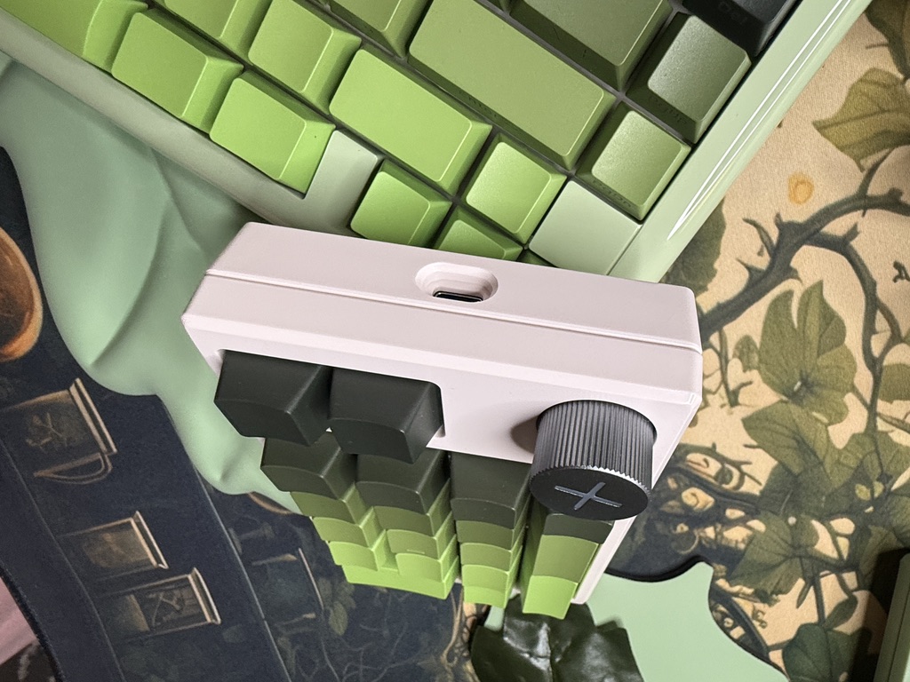 Light Green Ombre Modified Custom 81% Mechanical Keyboard by ValindasKeys - Image 17