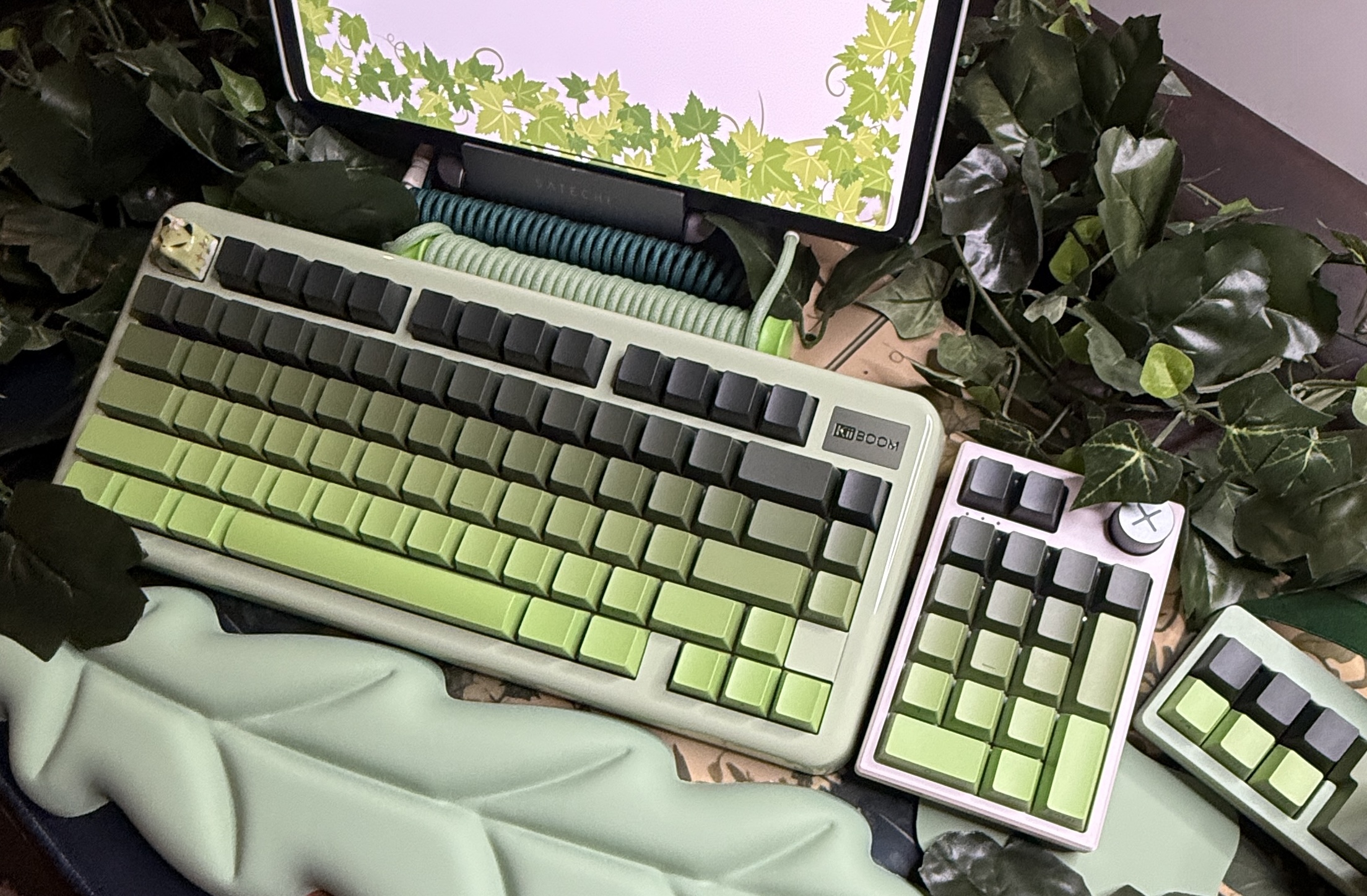 Light Green Ombre Modified Custom 81% Mechanical Keyboard by ValindasKeys - Image 10
