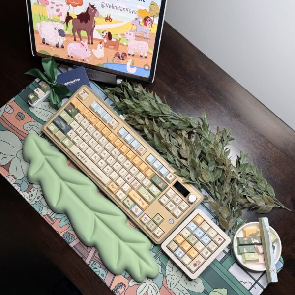 Cute Farm Theme Wireless Mechanical Keyboard Full Set